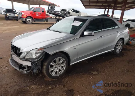 2012 Mercedes-Benz E 350 z USA, uszkodzony, nr VIN WDDHF5KB6CA531219